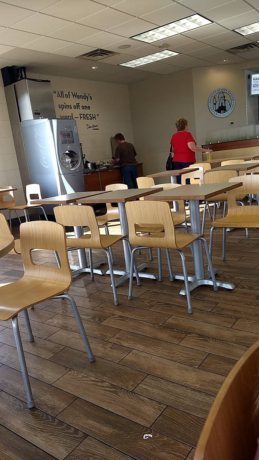 Wendys | restaurant | 200 Shawnee Mall Dr, Shawnee, OK 74804, USA | 4054324591 OR +1 405-432-4591