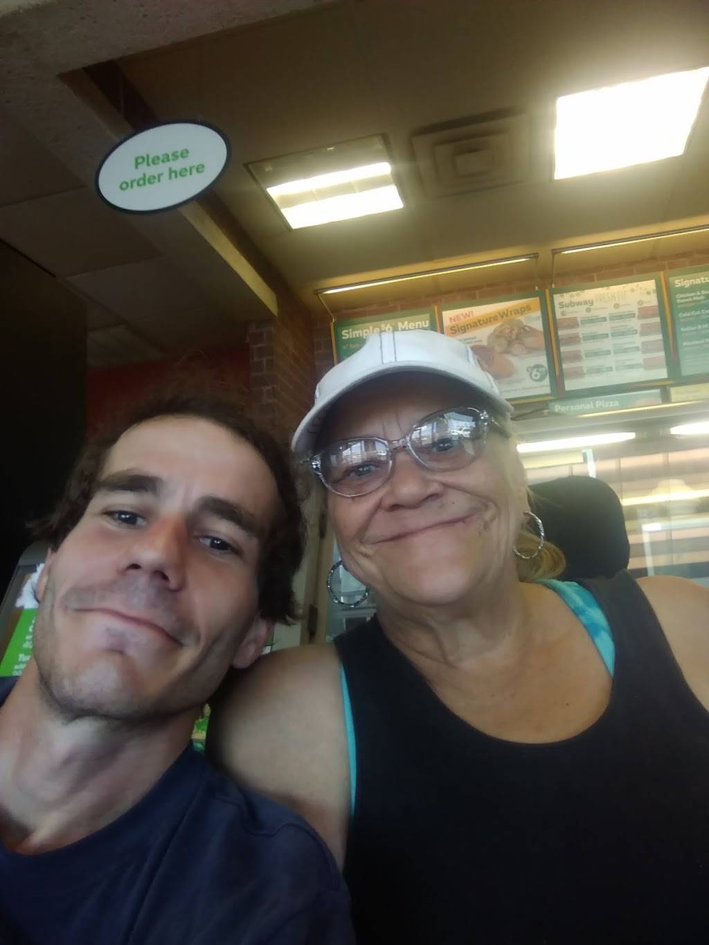 Subway Restaurants | restaurant | 2655 East Bay Drive, Unit 8 & 9, Welch Plaza, Largo, FL 33771, USA | 7275305512 OR +1 727-530-5512