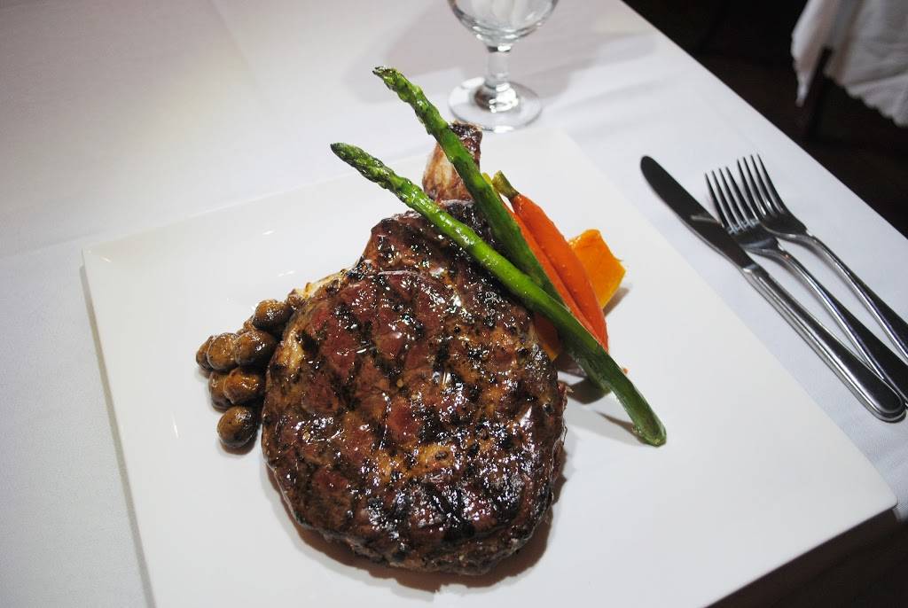 Bercs Steakhouse | restaurant | 186 Lansdowne St E, Peterborough, ON K9J 7N9, Canada | 7057453434 OR +1 705-745-3434