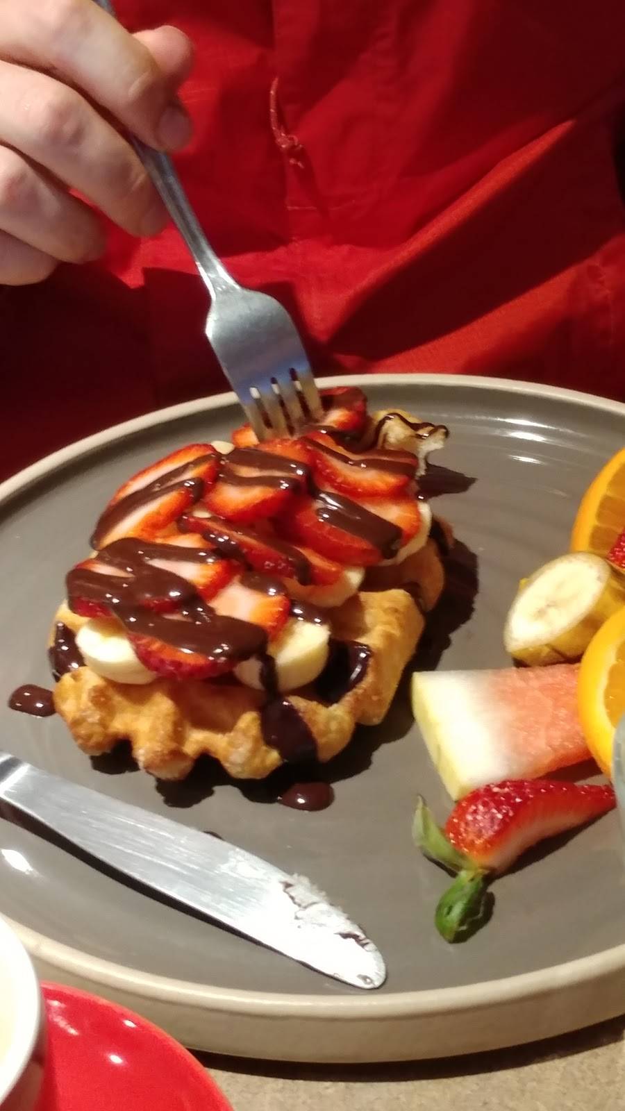 Cest Belge | restaurant | 246 Rue Robinson S, Granby, QC J2G 7M6, Canada | 4507777676 OR +1 450-777-7676