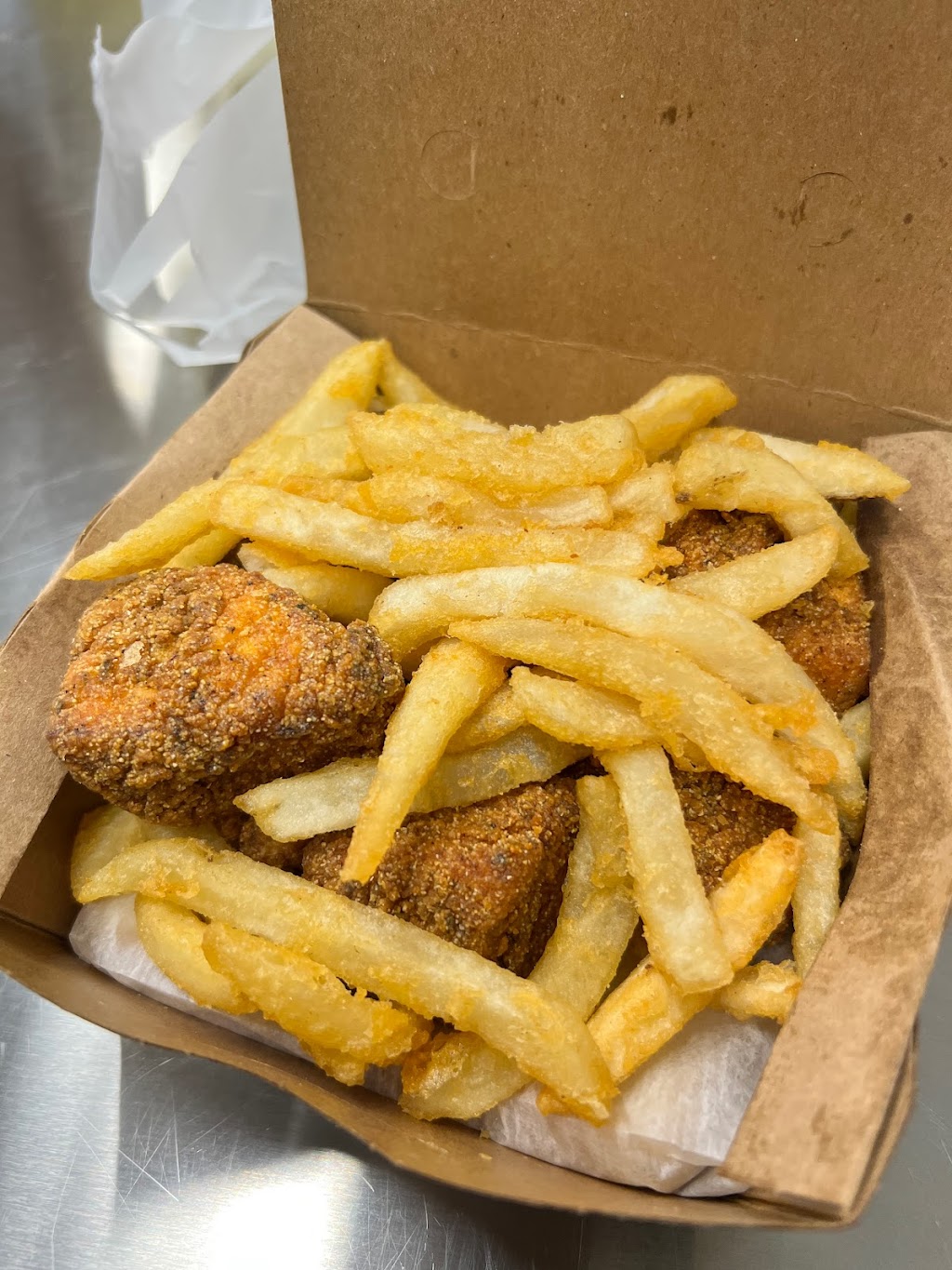 Yum Yum Fish & Chicken | restaurant | 1912 W Hampton Ave, Milwaukee, WI 53209, USA | 4142495660 OR +1 414-249-5660