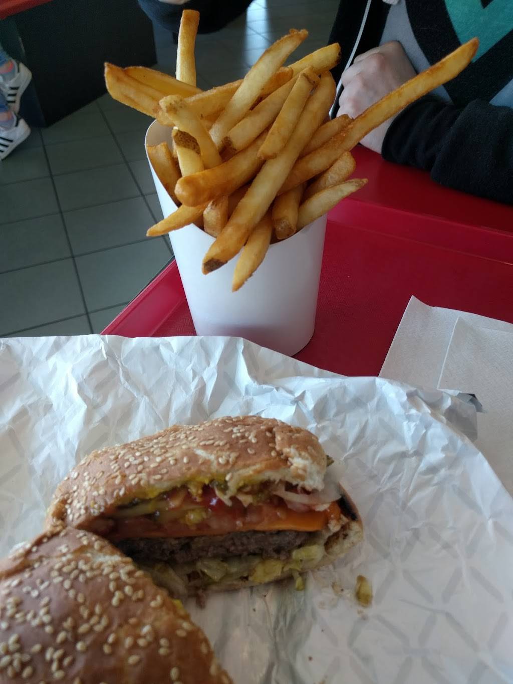 Burger Station | restaurant | 5444 5th Side Rd, Cookstown, ON L0L 1L0, Canada | 7054581592 OR +1 705-458-1592