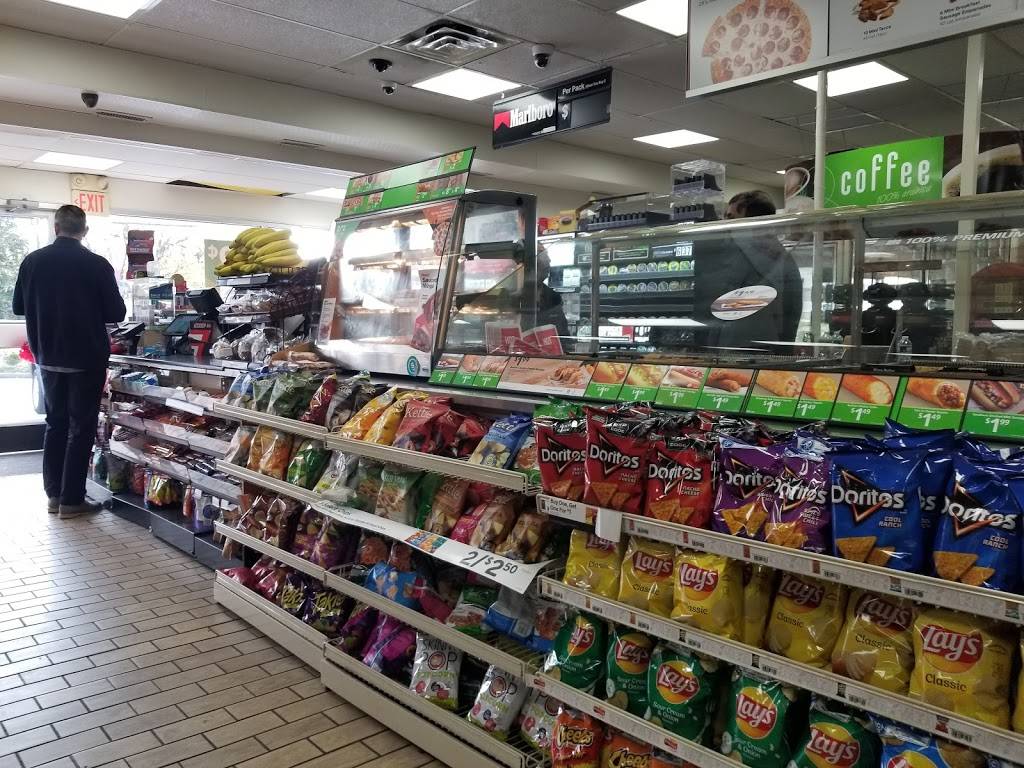 7-Eleven | bakery | 711 Broadway, Massapequa, NY 11758, USA | 5167952686 OR +1 516-795-2686