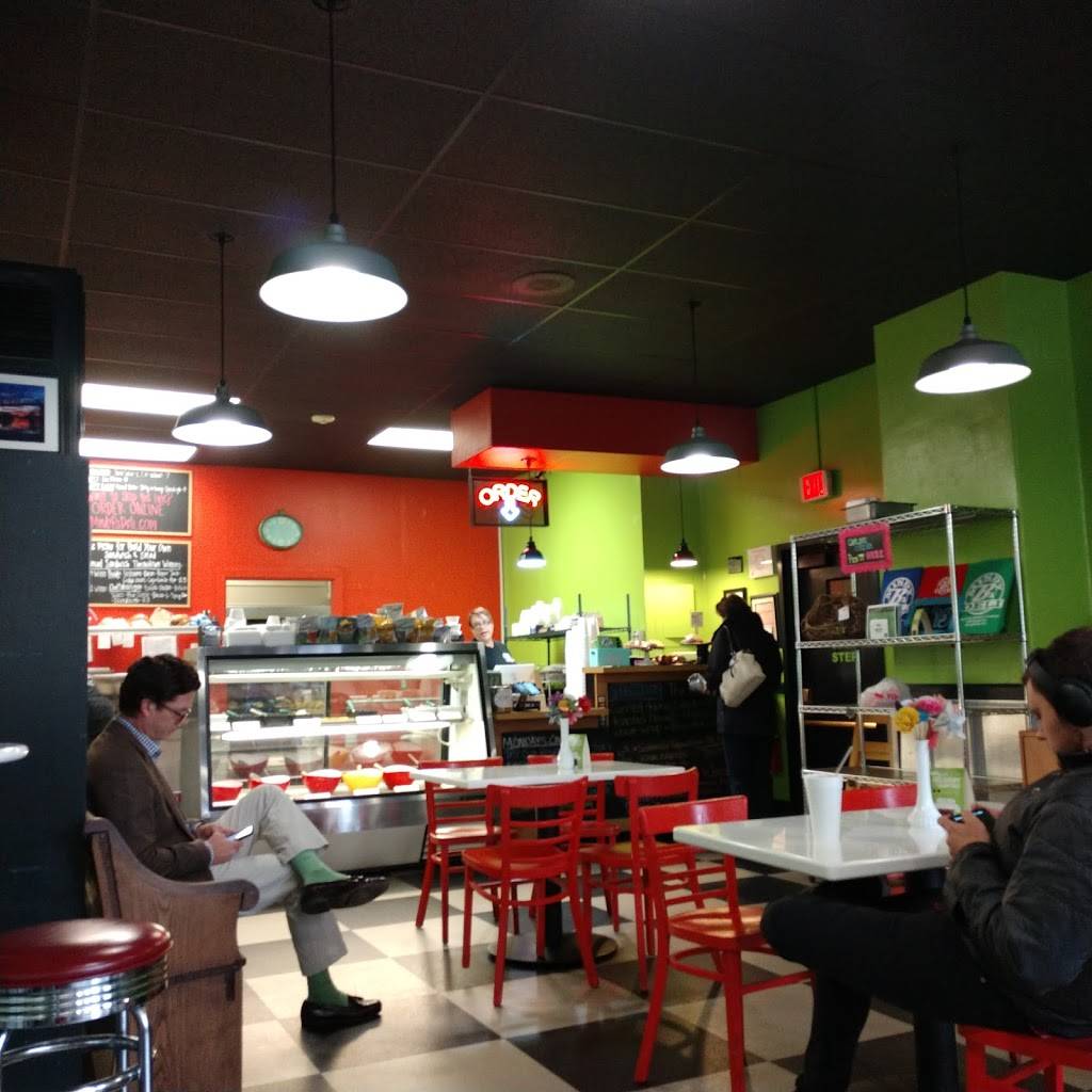 Mindy Bs Deli | restaurant | 828 Georgia Ave, Chattanooga, TN 37402, USA | 4235217932 OR +1 423-521-7932