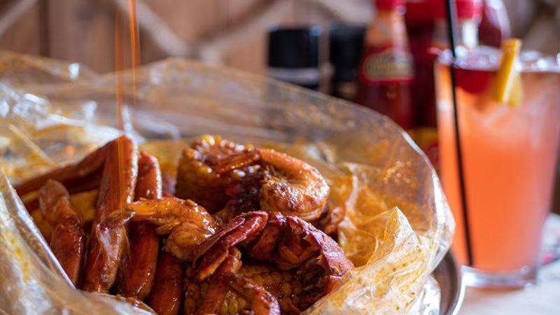 Mr. & Mrs. Crab | restaurant | 4426 W Gandy Blvd, Tampa, FL 33611, USA | 8135155828 OR +1 813-515-5828