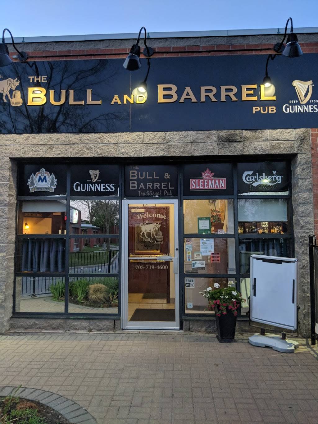 Bull and Barrel Pub | restaurant | 901-75 Cedar Pointe Dr, Barrie, ON L4N 5R7, Canada | 7057194600 OR +1 705-719-4600