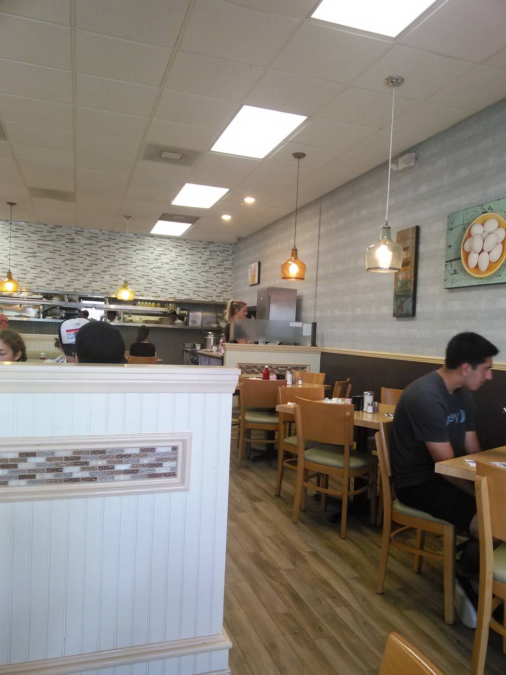 Eggs N Things | restaurant | 92 E Daily Dr, Camarillo, CA 93010, USA | 8059874497 OR +1 805-987-4497