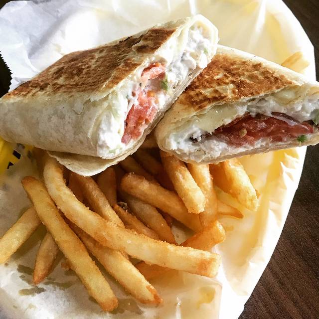 Island Deli | meal takeaway | 231 Old Tower Hill Rd, Wakefield, RI 02879, USA | 4012840636 OR +1 401-284-0636