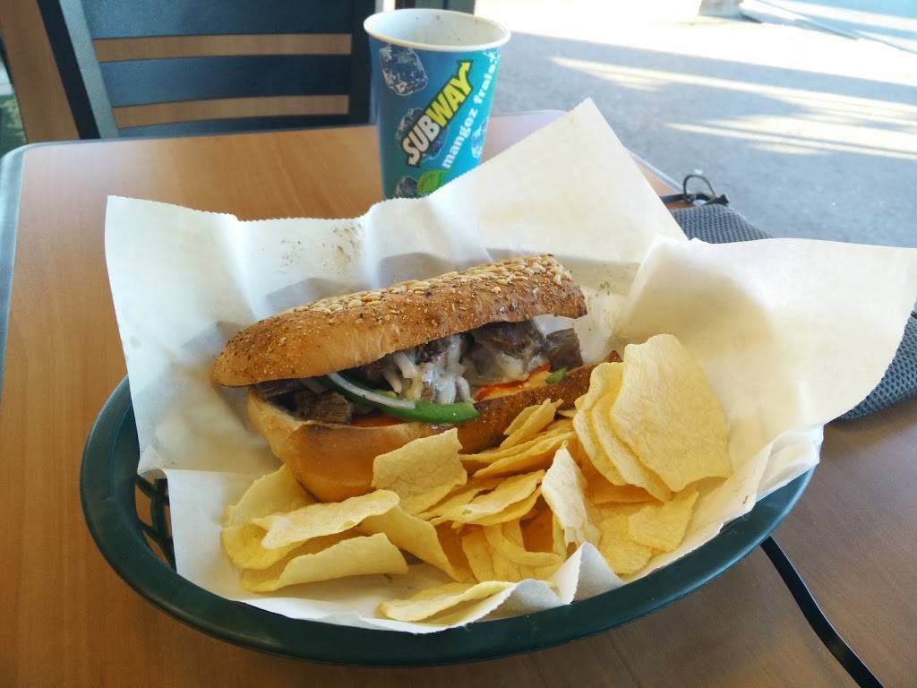 Subway | meal takeaway | 10520 Yonge St #38a, Richmond Hill, ON L4C 3C5, Canada | 9057372999 OR +1 905-737-2999