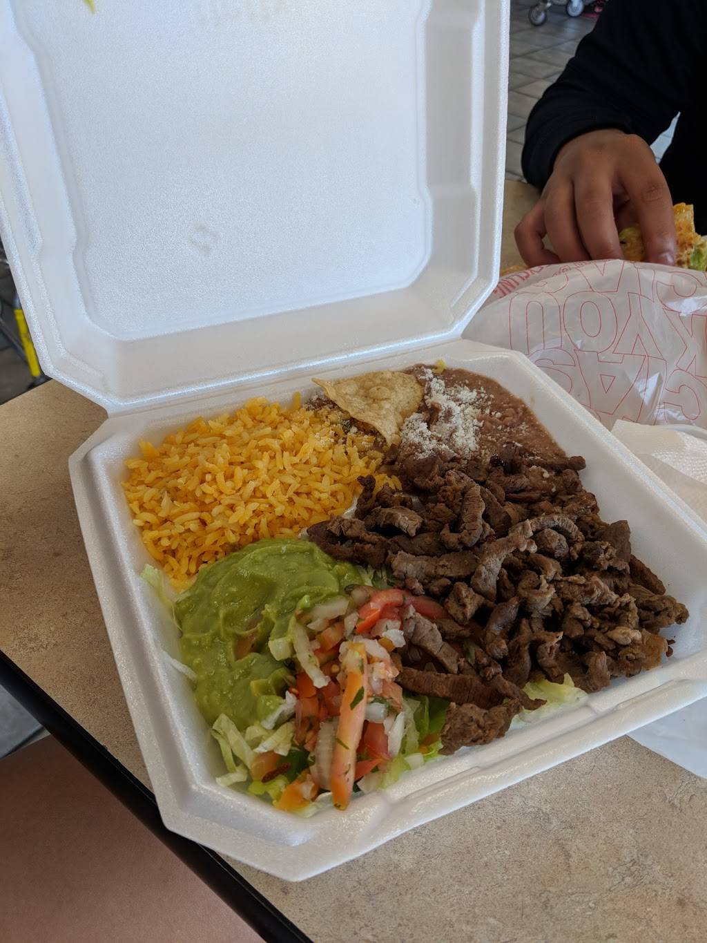 Ochoas Mexican Food | restaurant | 1051 E Main St, El Cajon, CA 92021, USA | 6194400963 OR +1 619-440-0963