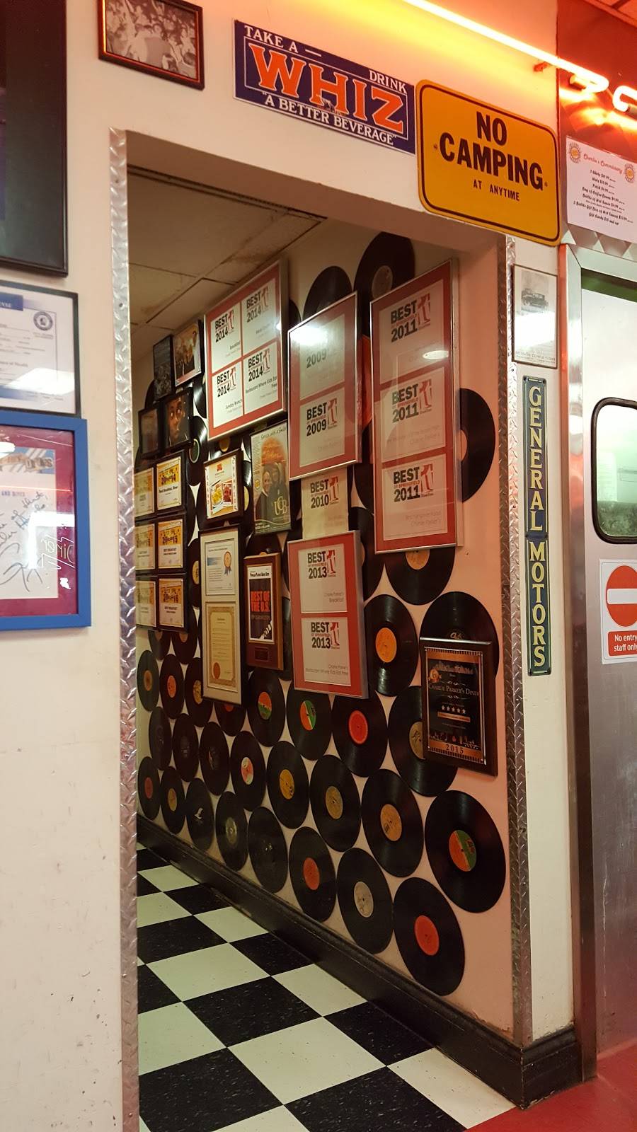 Charlie Parkers Diner | restaurant | 700 W North St, Springfield, IL 62704, USA | 2172412104 OR +1 217-241-2104