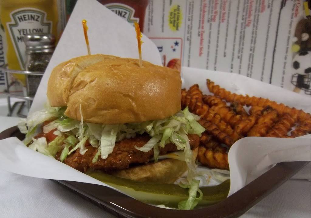 Famous Sams Sports Bar #10 | restaurant | 2320 N Silverbell Rd, Tucson, AZ 85745, USA | 5208847267 OR +1 520-884-7267