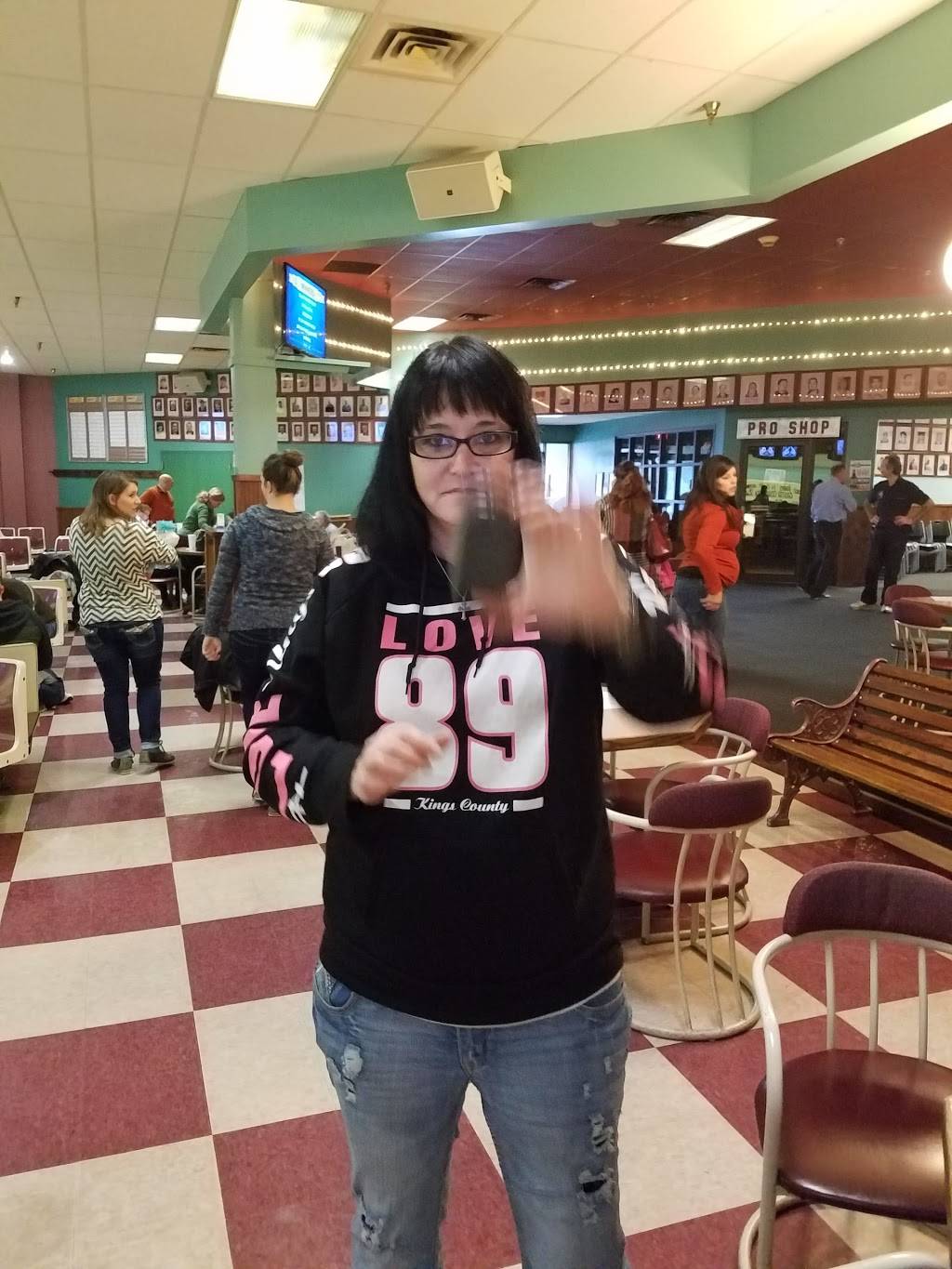 Braums Ice Cream & Burger Restaurant | restaurant | 3020 E Sunshine St, Springfield, MO 65804, USA | 4178835311 OR +1 417-883-5311