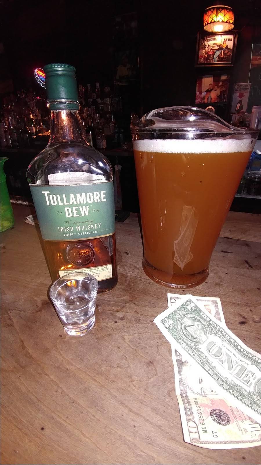 Burtons Restaurant | restaurant | 202 Wood St, West Haven, CT 06516, USA | 2039339929 OR +1 203-933-9929