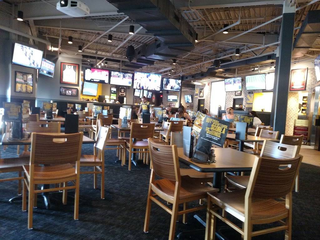 Buffalo Wild Wings | restaurant | 907 W Marketview Dr, Champaign, IL 61822, USA | 2173784400 OR +1 217-378-4400