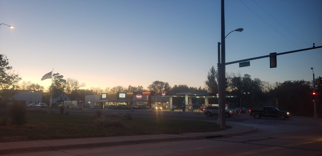 Kum & Go | meal takeaway | 1005 W 11th St, Sioux Falls, SD 57104, USA | 6053323630 OR +1 605-332-3630