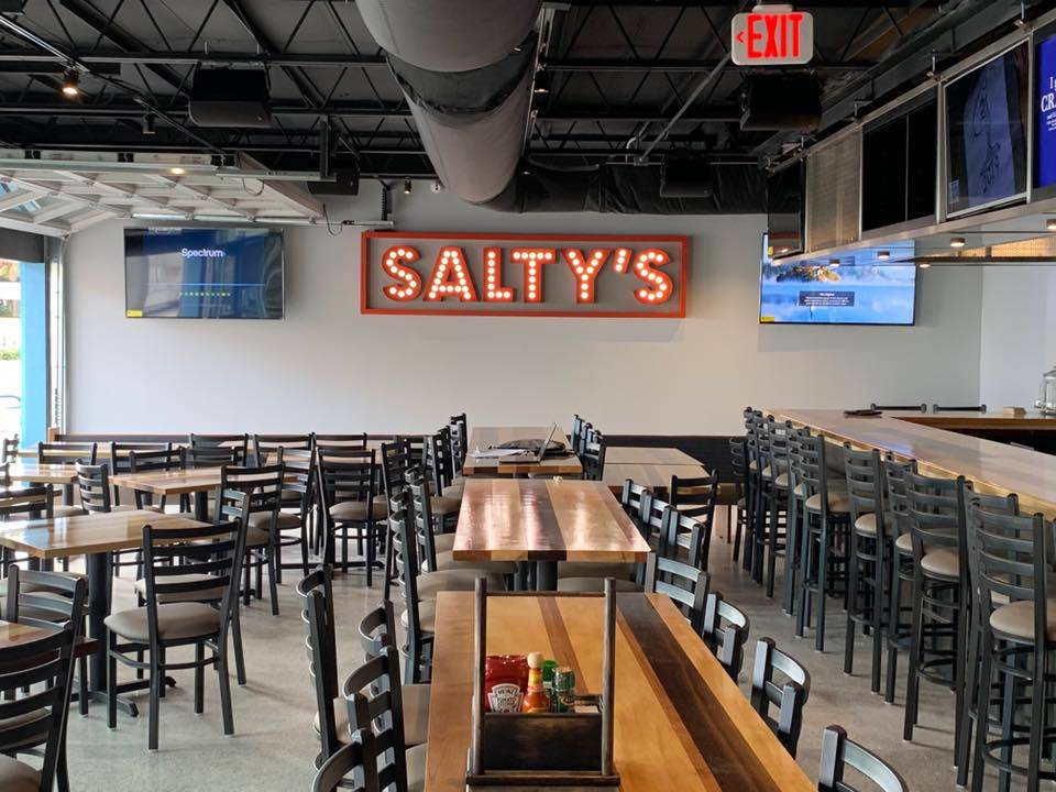 The Salty Crab Bar & Grill North Beach | restaurant | 462 Mandalay Ave, Clearwater Beach, FL 33767, USA | 7273301750 OR +1 727-330-1750