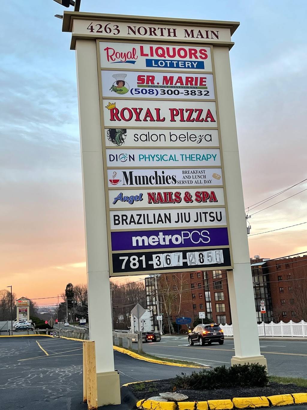 MUNCHIES INC | restaurant | 4263 N Main St, Fall River, MA 02720, USA | 5085673773 OR +1 508-567-3773