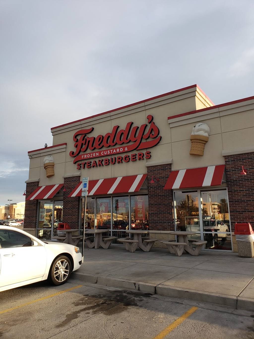 Freddys Frozen Custard & Steakburgers | restaurant | 1103 S Iola St, Aurora, CO 80012, USA | 3033688331 OR +1 303-368-8331