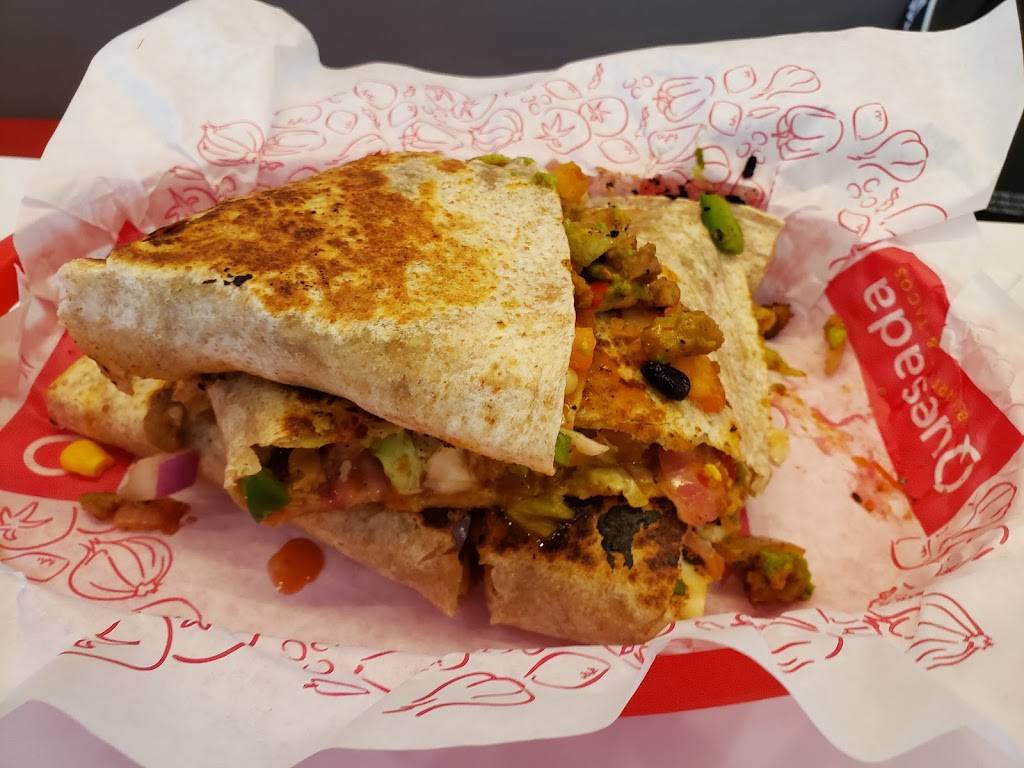 Quesada Burritos & Tacos | restaurant | 1129 Boulevard Saint-Martin O, Laval, QC H7S 1M8, Canada | 4509758226 OR +1 450-975-8226