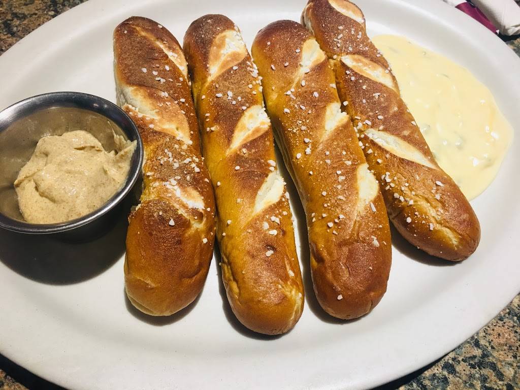 Seven Saints | restaurant | 32 E Chester St, Champaign, IL 61820, USA | 2173517775 OR +1 217-351-7775