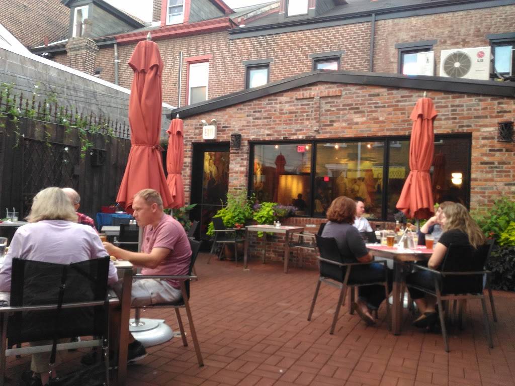 Tessaros American Bar & Hardwood Grill | restaurant | 4601 Liberty Ave, Pittsburgh, PA 15224, USA | 4126826809 OR +1 412-682-6809