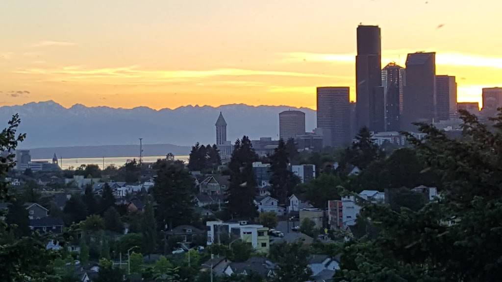 Heyday Bar & Restaurant | restaurant | 1372 31st Ave S, Seattle, WA 98144, USA | 2068299816 OR +1 206-829-9816