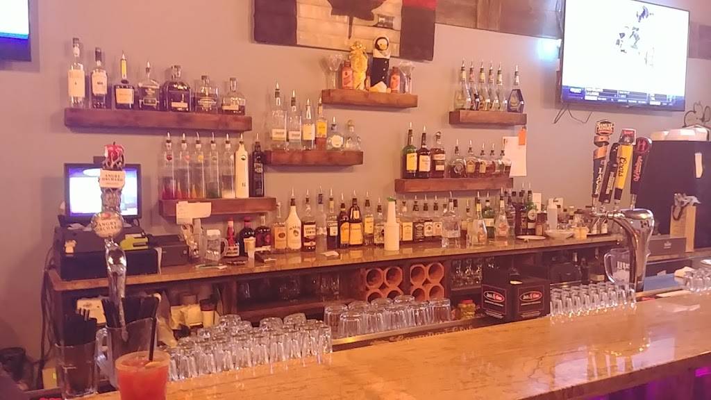 Woodcraft Pizza & Bar | restaurant | 47 Talbot St N, Essex, ON N8M 1A3, Canada | 5199619321 OR +1 519-961-9321