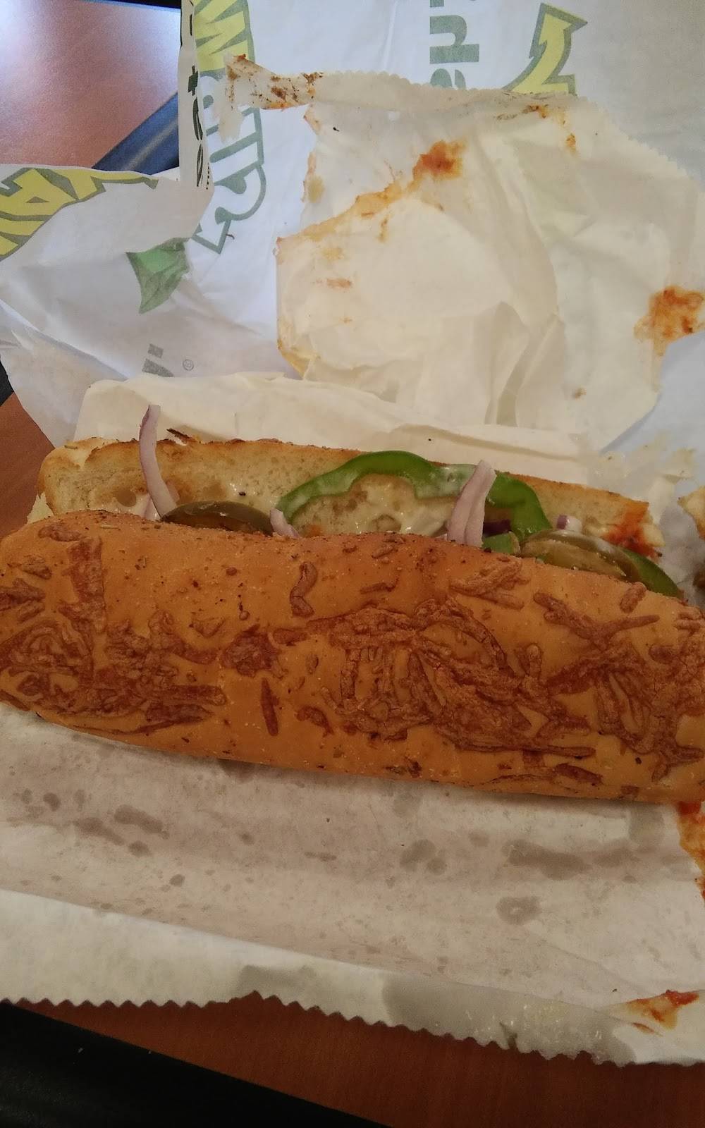 Subway | restaurant | 9290 Lee Rd, Brighton, MI 48116, USA | 8102253105 OR +1 810-225-3105