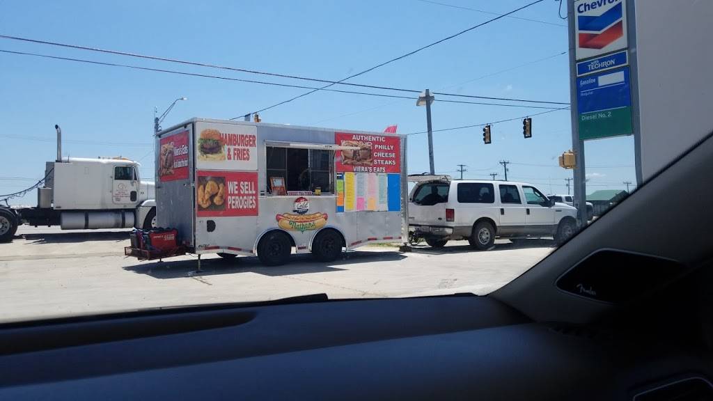 Vieras Eats | restaurant | 933-901, US-90, Castroville, TX 78009, USA | 2102644652 OR +1 210-264-4652