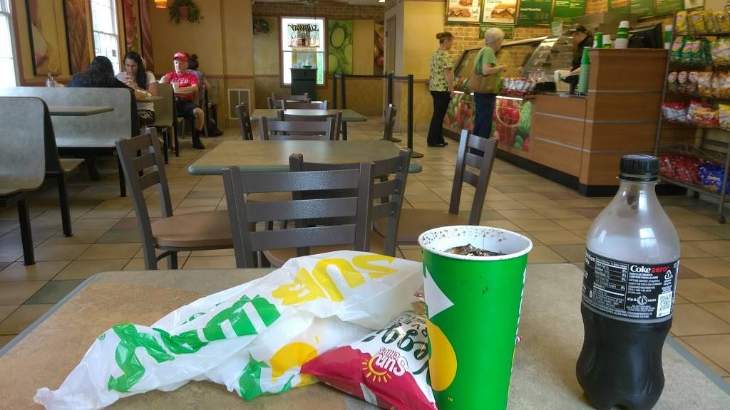 Subway | restaurant | 1085 N Main St, Dayville, CT 06241, USA | 8607791001 OR +1 860-779-1001