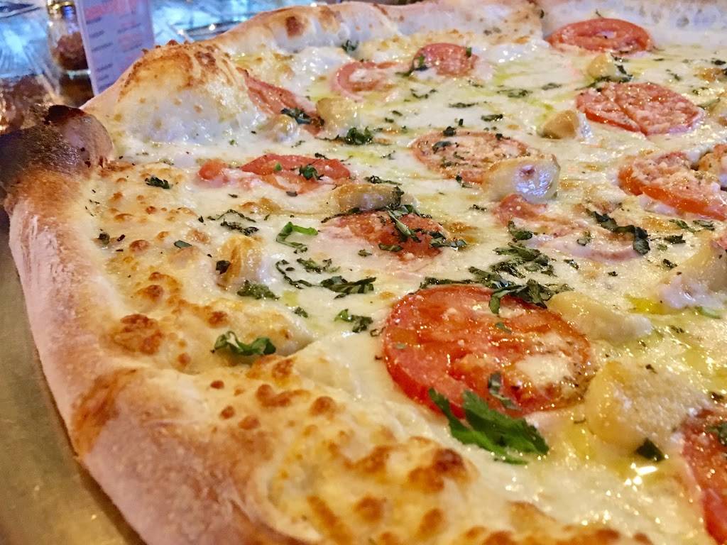 Toss Pizzeria & Pub | restaurant | 2901 S 1st St #102, Austin, TX 78704, USA | 5129531718 OR +1 512-953-1718