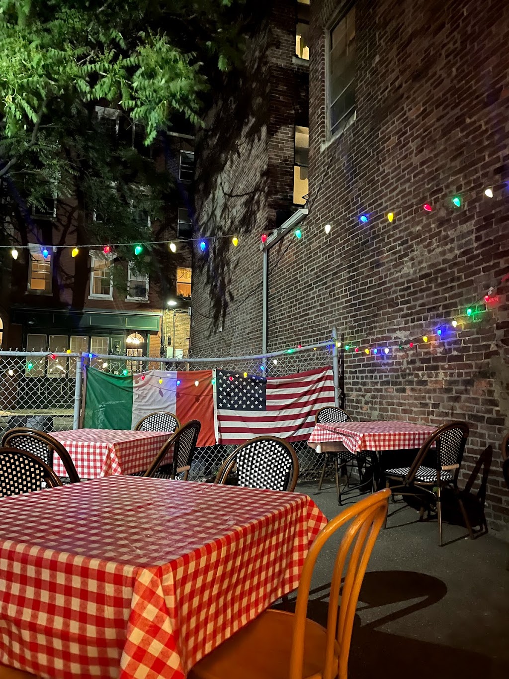 Tony & Elaines | restaurant | 111 N Washington St, Boston, MA 02114, USA | 6175800321 OR +1 617-580-0321