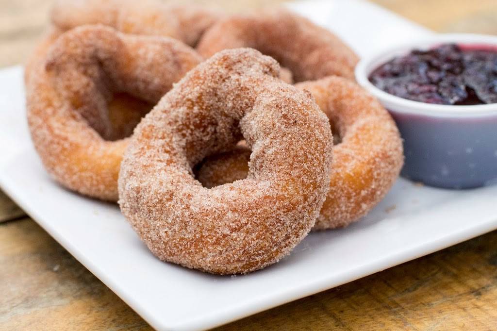 The Backyard Grub n Brews | restaurant | 26509 Golden Valley Rd, Santa Clarita, CA 91350, USA | 6612861165 OR +1 661-286-1165