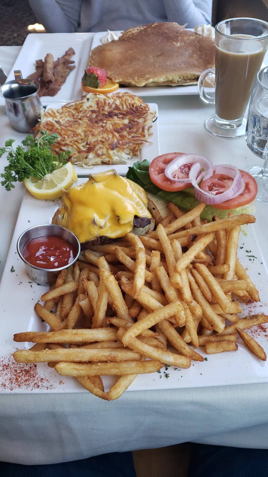 The English Inn | restaurant | 9793, 3597 Bay Settlement Rd, Green Bay, WI 54311, USA | 9204550676 OR +1 920-455-0676