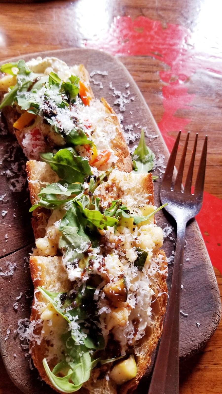 Davanti Enoteca | restaurant | 1359 W Taylor St, Chicago, IL 60607, USA | 3122265550 OR +1 312-226-5550