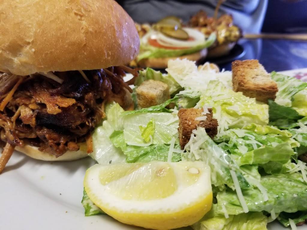 The Crazy Canuck | restaurant | 845 Weber St N, Waterloo, ON N2J 4G8, Canada | 5197472729 OR +1 519-747-2729