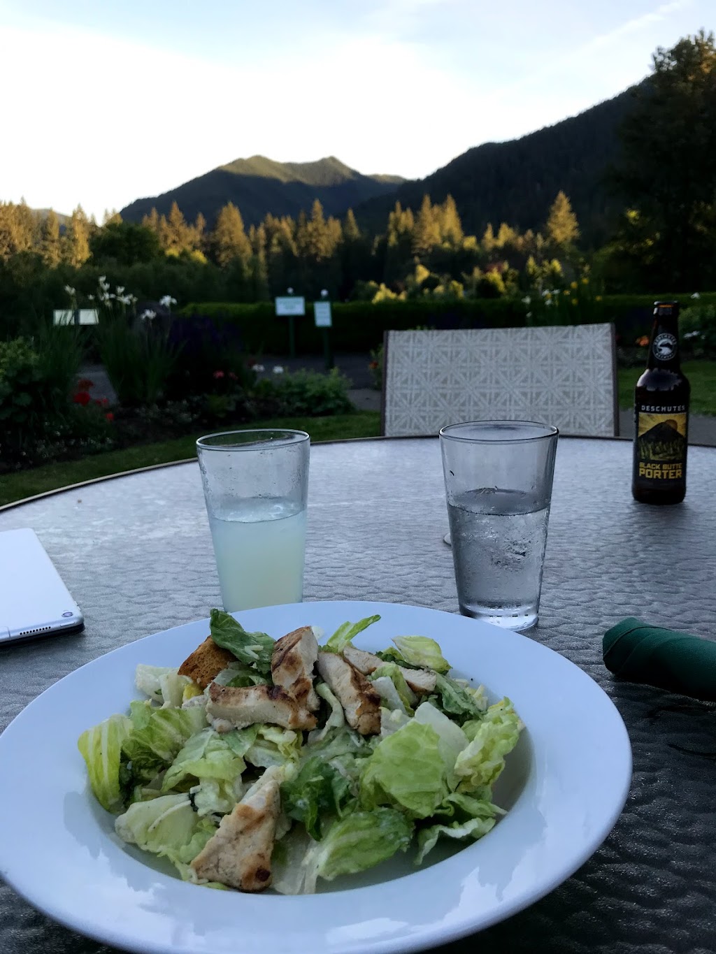 Mallards Cafe & Pub | restaurant | 68010 E Fairway Ave, Welches, OR 97067, USA | 5036222215 OR +1 503-622-2215