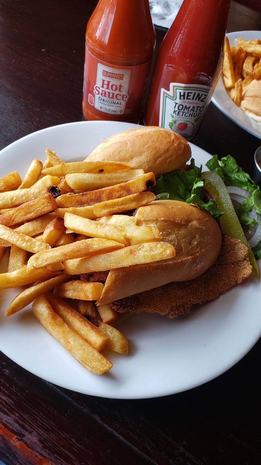 Drakes Place | restaurant | 701 S Florissant Rd, Ferguson, MO 63135, USA | 3147361140 OR +1 314-736-1140