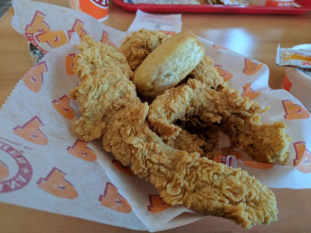 Popeyes Louisiana Kitchen | restaurant | 3825 W 1st St, Santa Ana, CA 92703, USA | 7142655511 OR +1 714-265-5511