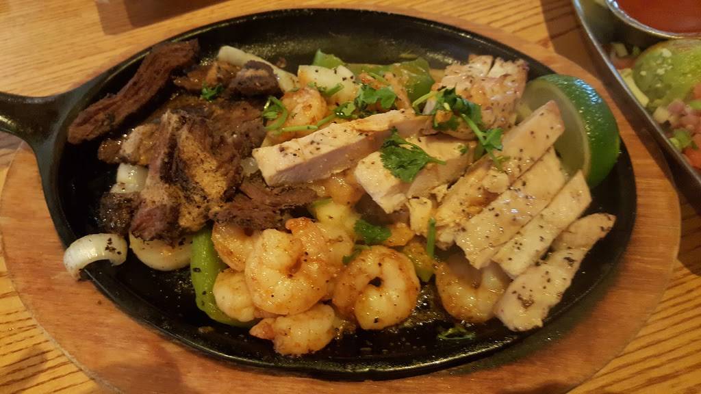 Chilis Grill & Bar | meal takeaway | 140 NJ-17, East Rutherford, NJ 07073, USA | 2014384150 OR +1 201-438-4150