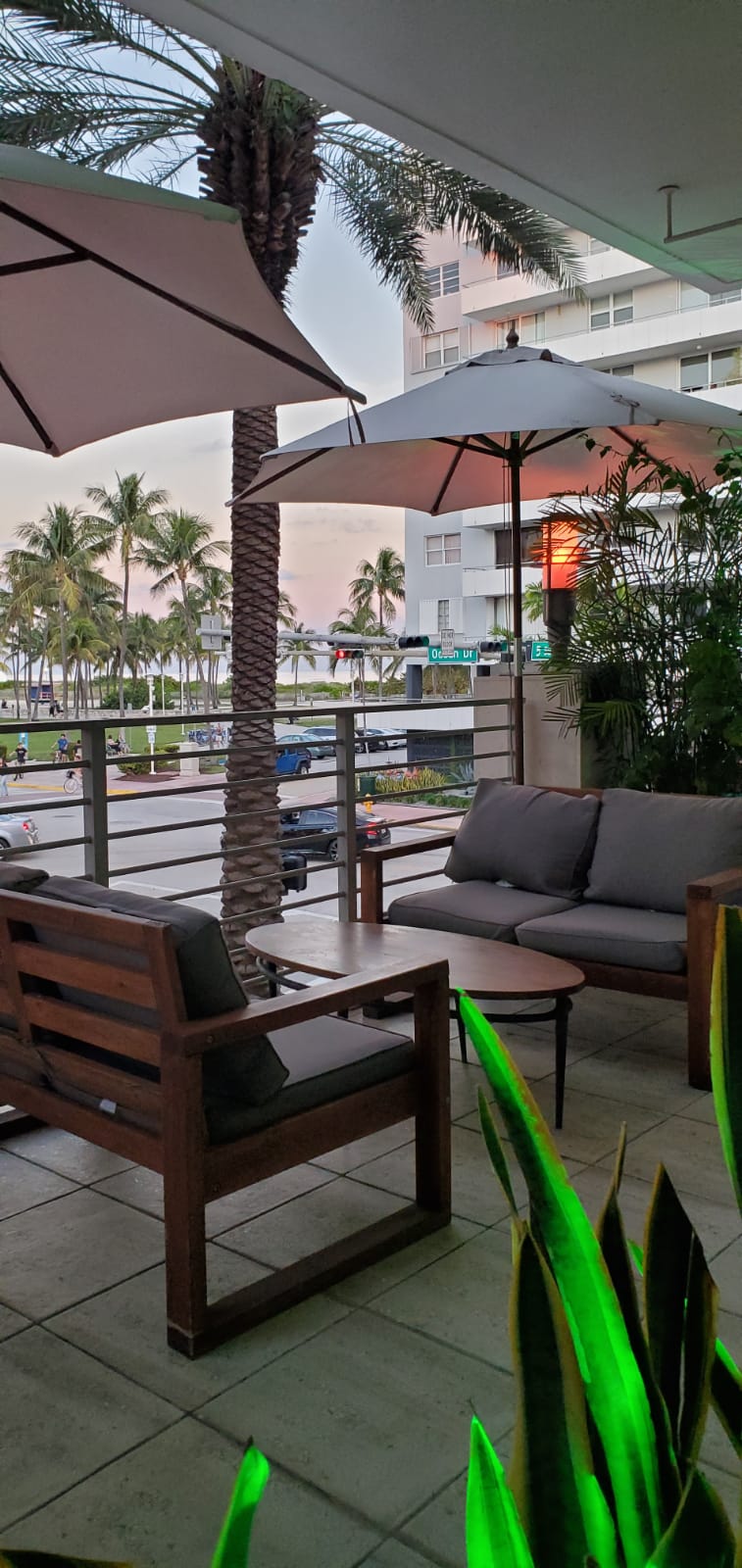 Hookah | restaurant | 448 Ocean Dr, Miami Beach, FL 33139, USA | 3053978100 OR +1 305-397-8100