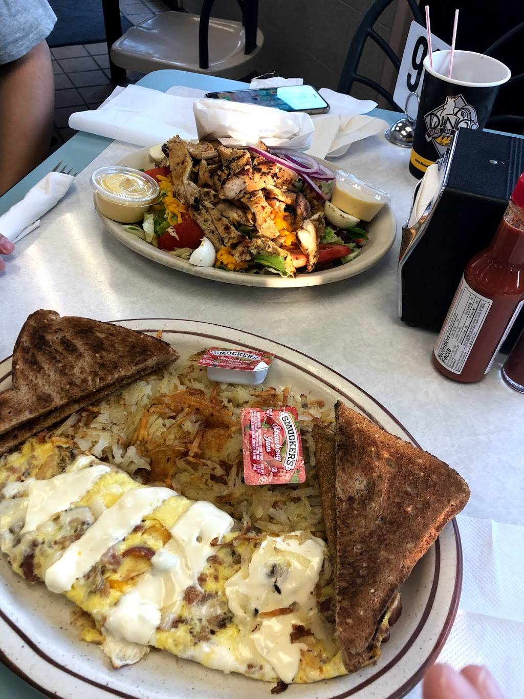 Dinos Chicken and Burgers | restaurant | 843 Arrow Hwy, Azusa, CA 91702, USA | 6268126400 OR +1 626-812-6400