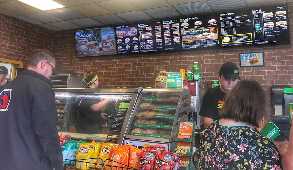 Subway | restaurant | 2462 Parkedale Ave W, Brockville, ON K6V 3G8, Canada | 6133421960 OR +1 613-342-1960
