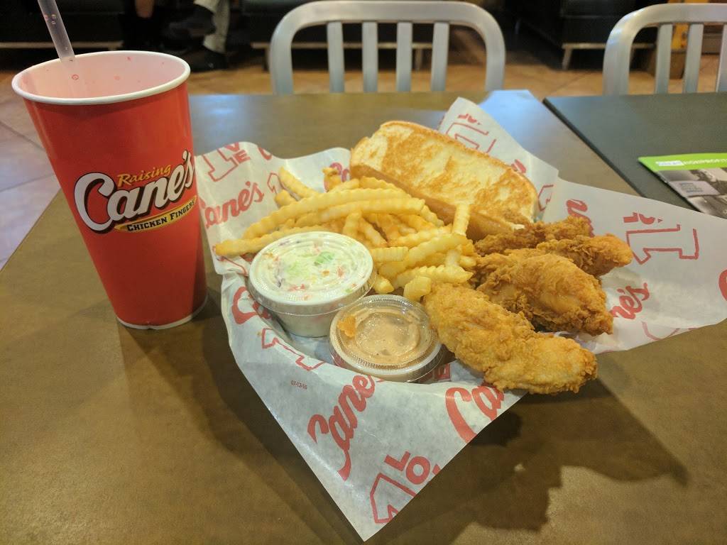 Raising Canes Chicken Fingers | meal takeaway | 2030 Harrodsburg Rd, Lexington, KY 40503, USA | 8592780015 OR +1 859-278-0015