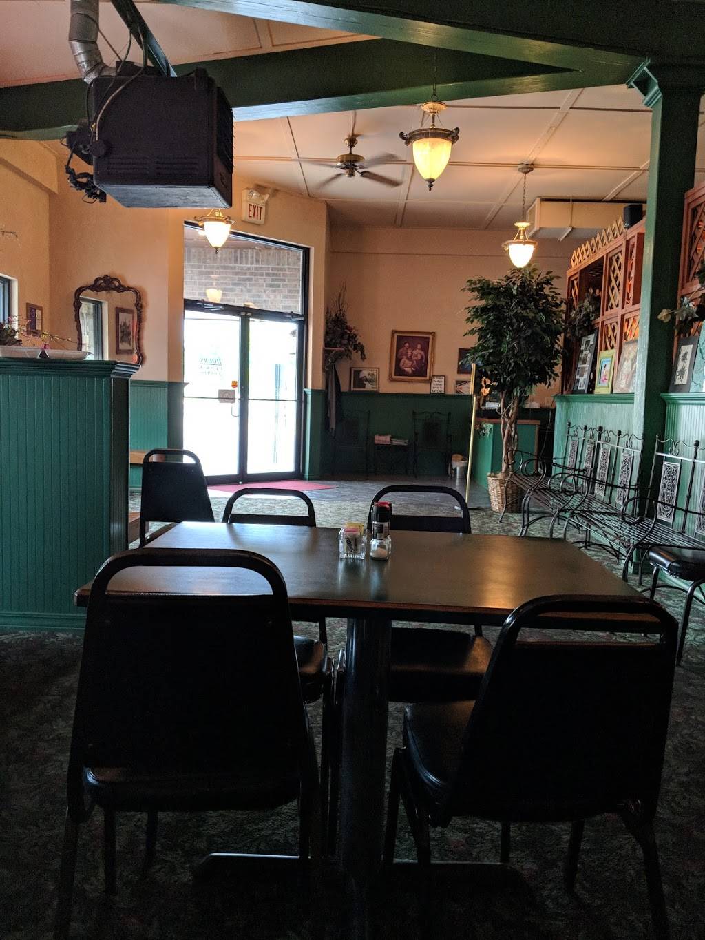 Josies | restaurant | 400 Main St, Scammon, KS 66773, USA | 6204798202 OR +1 620-479-8202