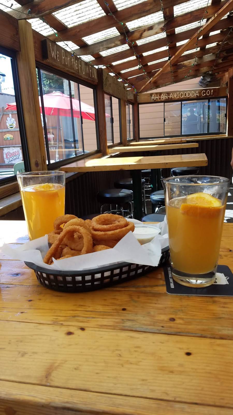 Paradise Bay Bar & Grill | restaurant | 105 W 10th St, Lockport, IL 60441, USA | 8158386513 OR +1 815-838-6513