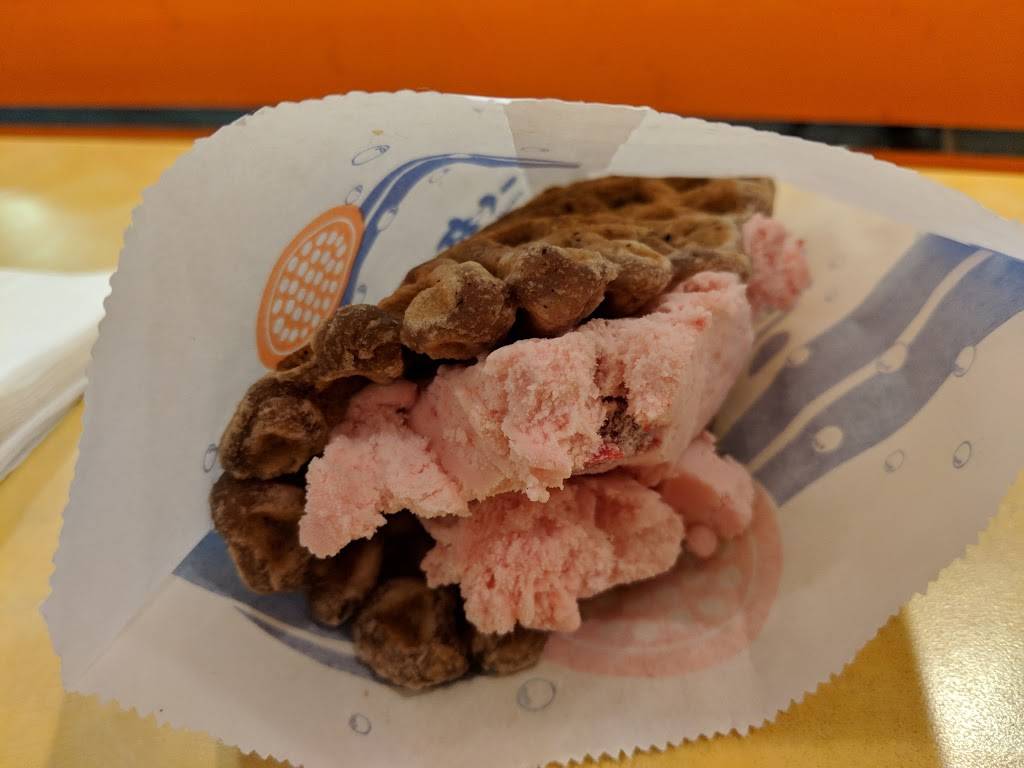 Quickly | restaurant | 2116 Irving Street (Cross, 22nd Ave, San Francisco, CA 94122, USA | 4156651000 OR +1 415-665-1000