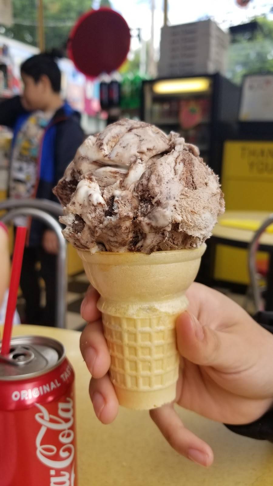 Signal Station Pizza | restaurant | 8302 N Lombard St, Portland, OR 97203, USA | 5032862257 OR +1 503-286-2257