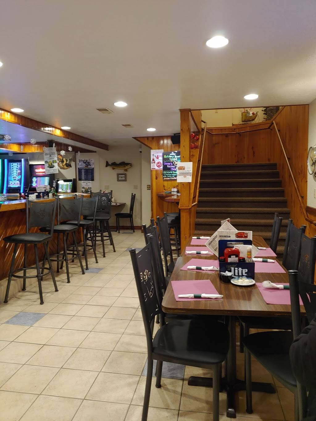 Uncle Larrys Rustic Inn | restaurant | 3327 Lake Dr, Hartford, WI 53027, USA | 2624572038 OR +1 262-457-2038